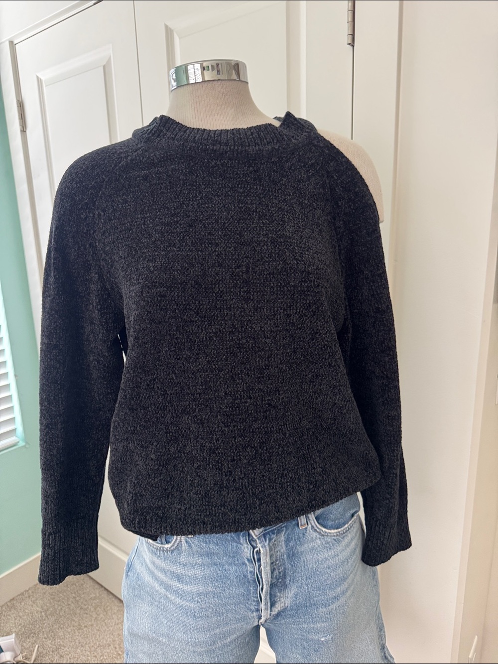 SHEIN Black Crewneck Pullover Sweater